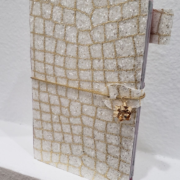 Faux leather Christmas Traveler's Notebook - Picture 2 of 15